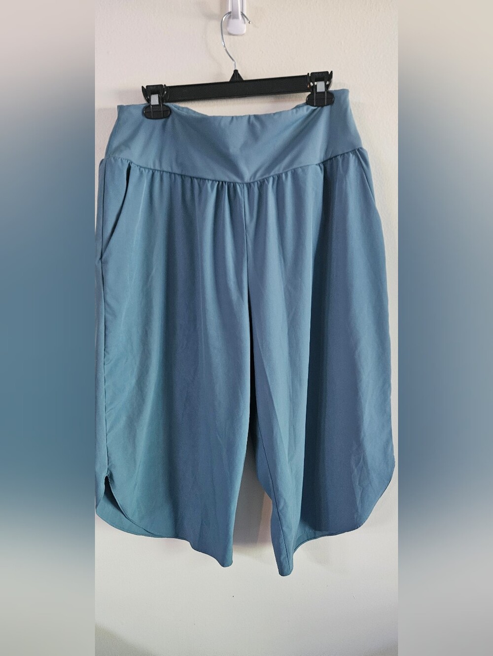 HALARA Dusty Blue Flow Capris. Cozy, Resort, Coastal